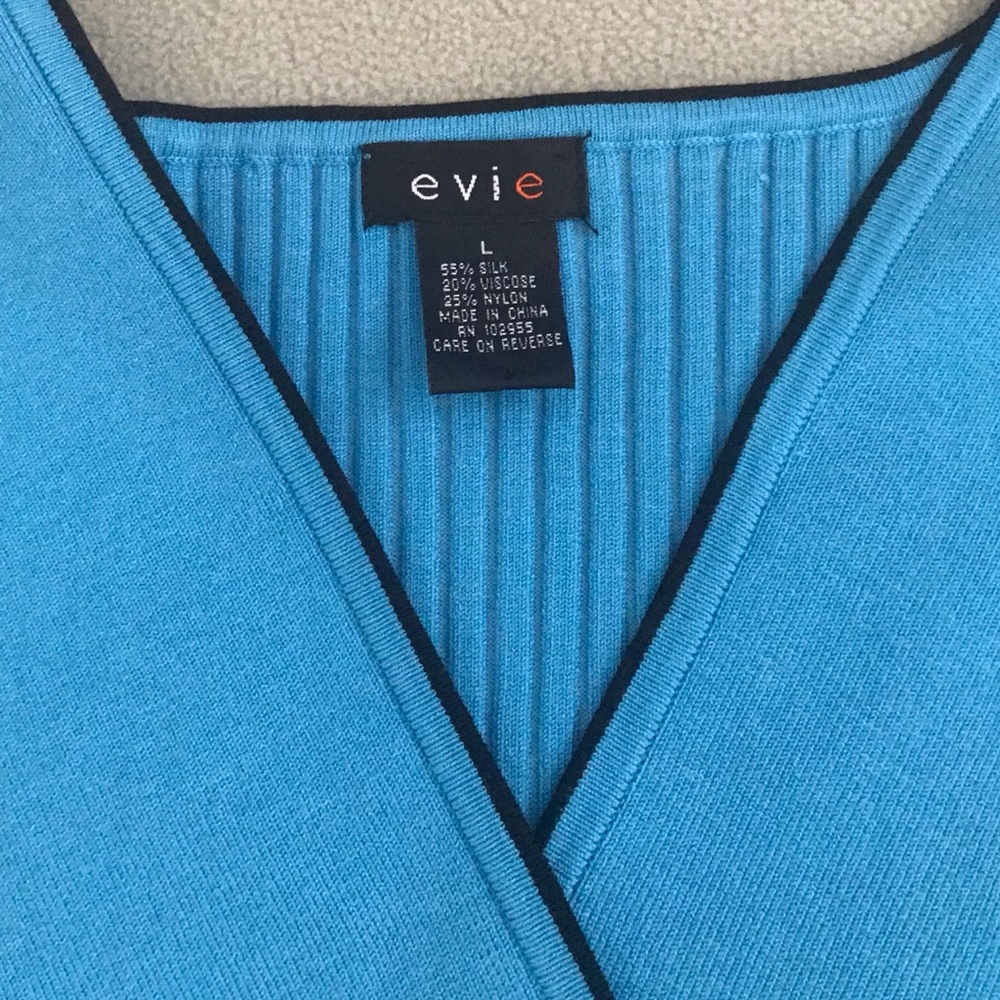 Woman’s top - Picture 2 of 2